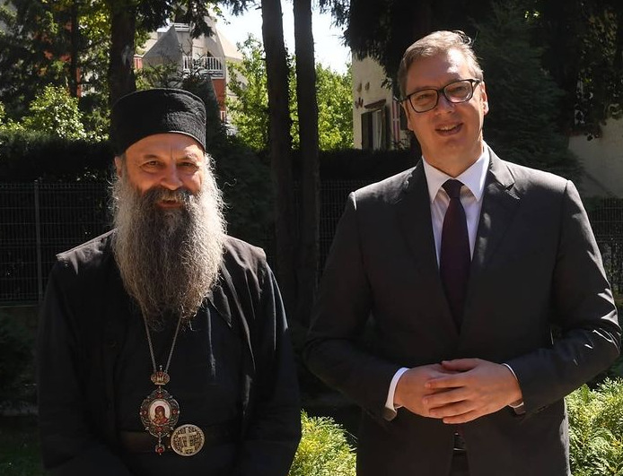 PREDSEDNIK ČESTITAO BOŽIĆ: Vučić uputio božićnu čestitku patrijarhu Porfiriju, sveštenstvu i vernicima