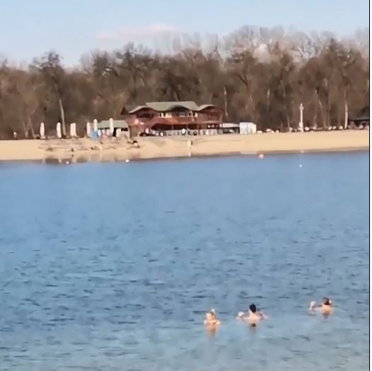 DA NE POVERUJEŠ! PRVI KUPAČI NA ADI! Kupanje u jezeru ili nešto drugo? (VIDEO)