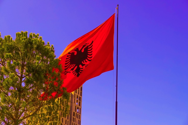 NOVE PROVOKACIJE ALBANACA U BUJANOVCU: Istaknuti crni orlovi na zgradama institucija