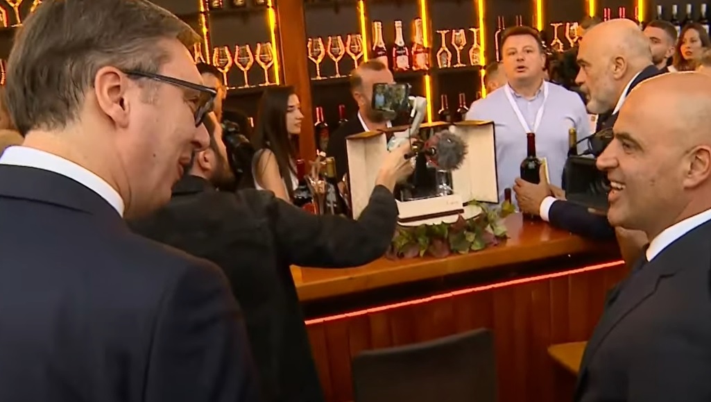 SJAJNA ATMOSFERA NA SAJMU VINA! Predsednik Vučić i lideri Zapadnog Balkana posetili štand Rubina! (VIDEO)