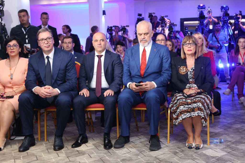 Novinar iz Prištine pitao Aleksandra Vučića da li je Sergej Lavrov „kum Otvorenog Balkana“, EVO ŠTA JE PREDSEDNIK ODGOVORIO!
