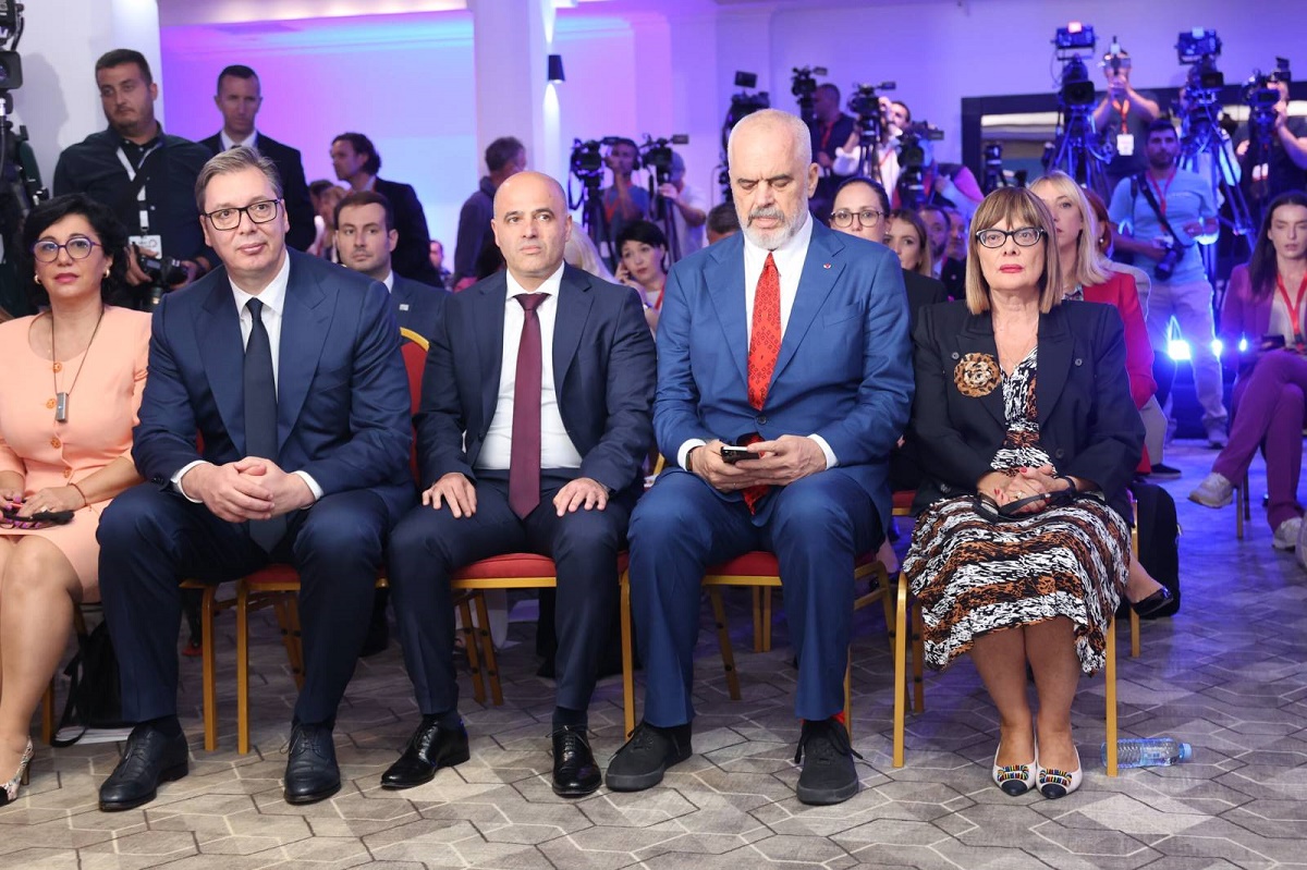 Novinar iz Prištine pitao Aleksandra Vučića da li je Sergej Lavrov "kum Otvorenog Balkana"