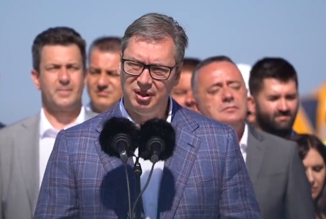 Predsednik Vučić se obratio građanima:"Ponosan sam na to što finansiramo sopstveni razvoj zemlje i gradimo Srbiju!"