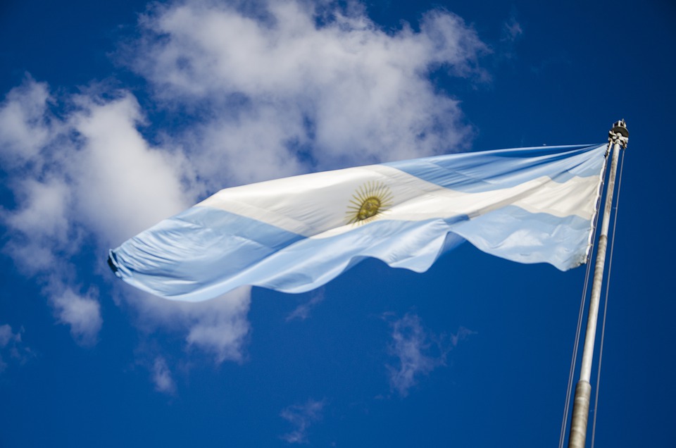 PRETI JOJ 12 GODINA ROBIJE I SUSPENDOVANJE: Hiljade Argentinaca na ulicama u znak podrške potpredsednici Kristini Fernandes de Kiršner!
