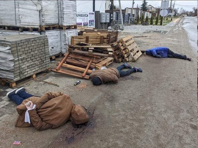 Tela RAŠTRKANA po gradu, na ulicama leže LEŠEVI MRTVE dece: HOROR u Buči – Ukrajinci optužuju Ruse za JEZIVI zločin (UZNEMIRUJUĆE SLIKE)