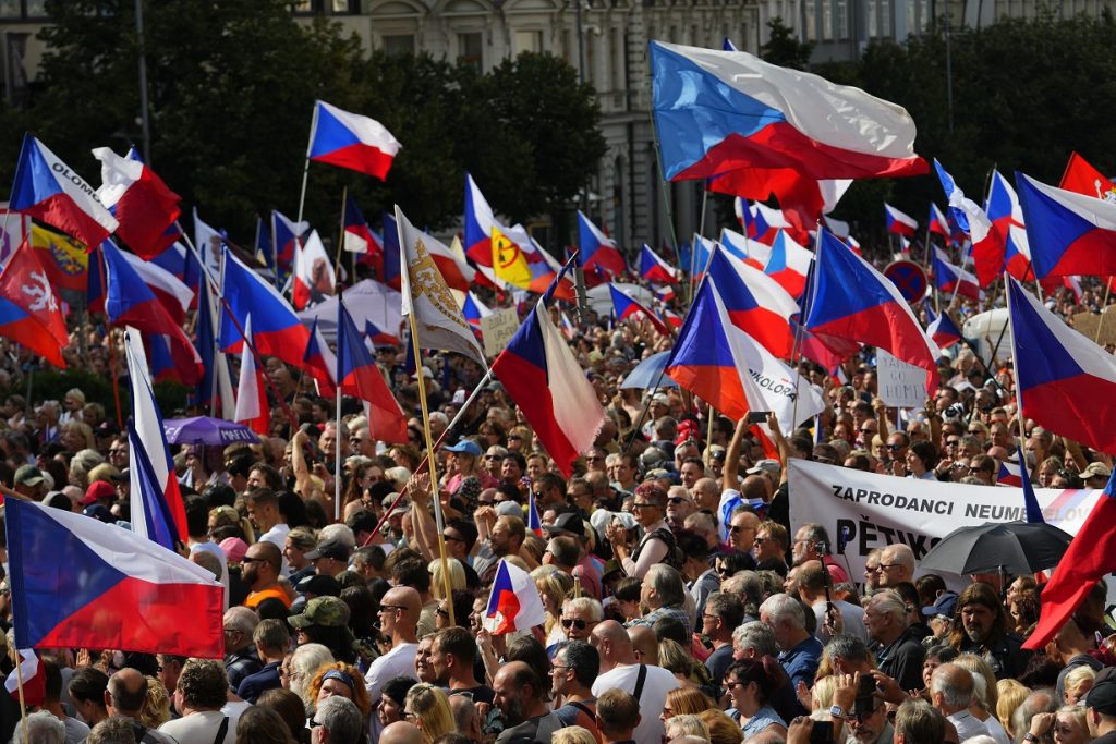 Veliki protesti u Pragu, oko 70.000 građana Češke podiglo je glas protiv visokih cena energenata, Evropske unije i NATO!