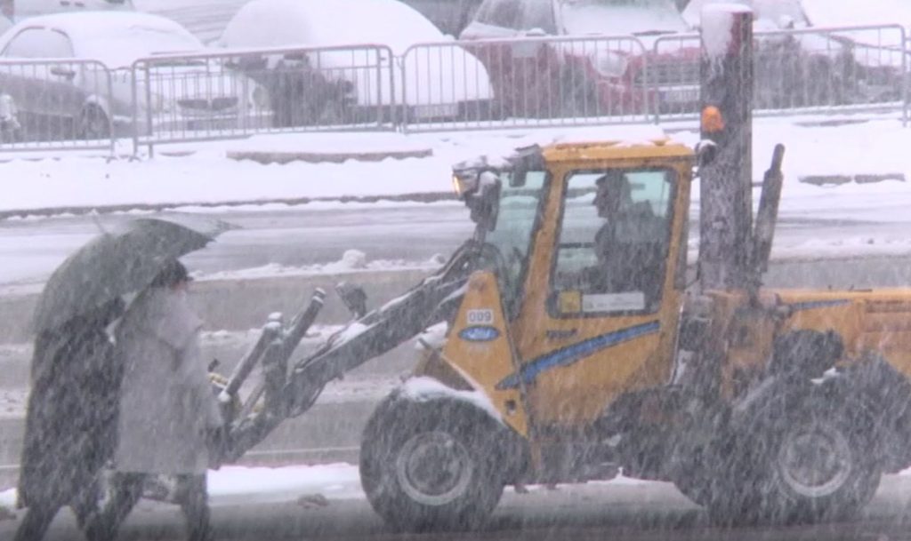 „Gradska čistoća“ uklanja sneg sa javnih površina