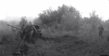 Objavljen snimak artiljerije DNR kako gađa ukrajinske položaje (VIDEO)