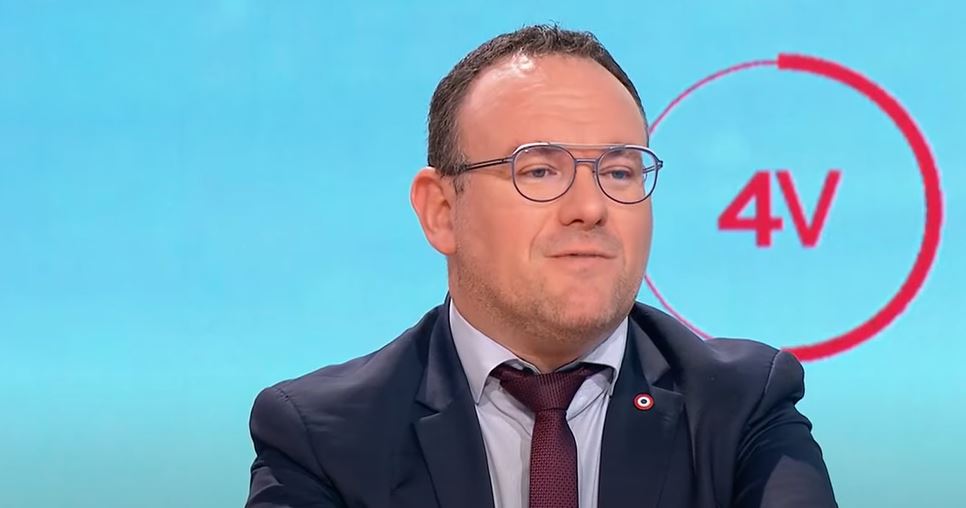 FRANCUSKI MINISTAR U CENTRU SEKSUALNOG SKANDALA: Optužuju ga za silovanje žena