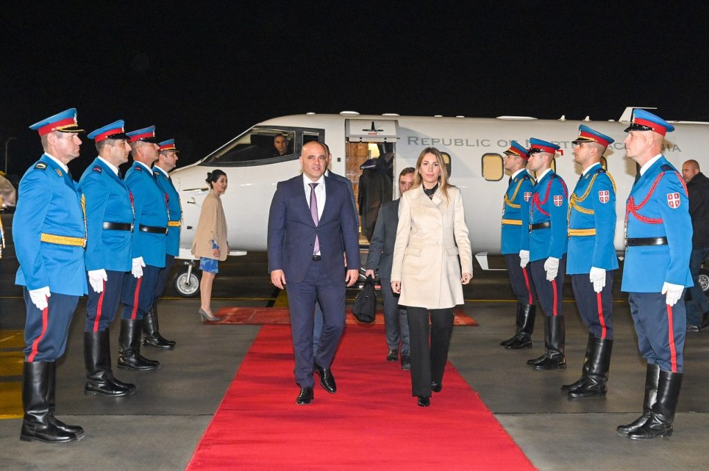 Predsednik Vlade S. Makedonije stigao u Beograd, na aerodromu ga dočekala ministarka Dubravka Đedović!