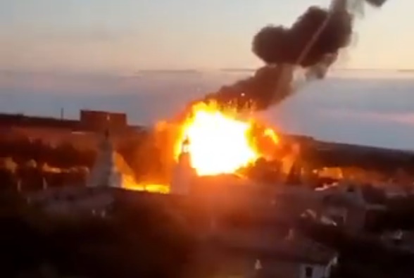 GRANATIRAN JEDINI MOST PREKO DNJEPRA U HERSONU! Ukrajinci udarili američkim raketama "HIMARS"!