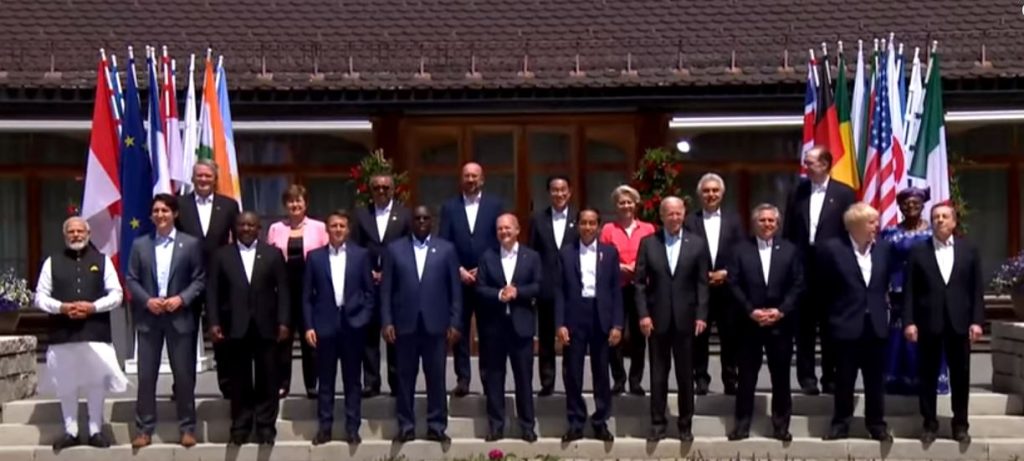 G7 ŽELI DA POSTAVI GORNJU GRANICU CENE RUSKE NAFTE KAKO BI SMANJILA MOSKVI PRIHODE I NATERALA JE DA PREKINE VOJNU OPERACIJU U UKRAJINI