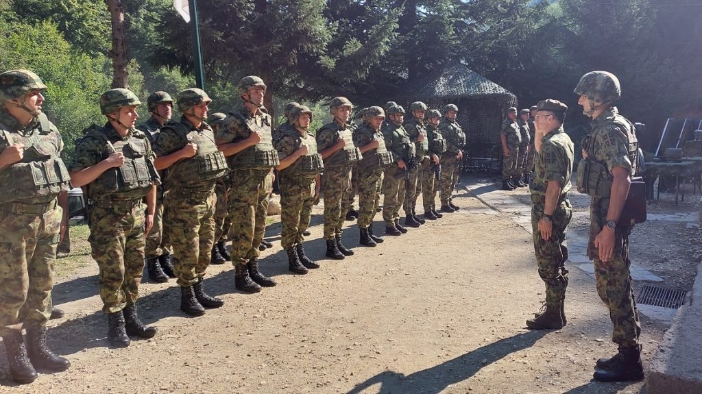 ﻿Načelnik Generalštaba general Milan Mojsilović obišao je pripadnike Vojske Srbije koji zadatke izvršavaju duž administrativne linije sa Kosovom i Metohijom!
