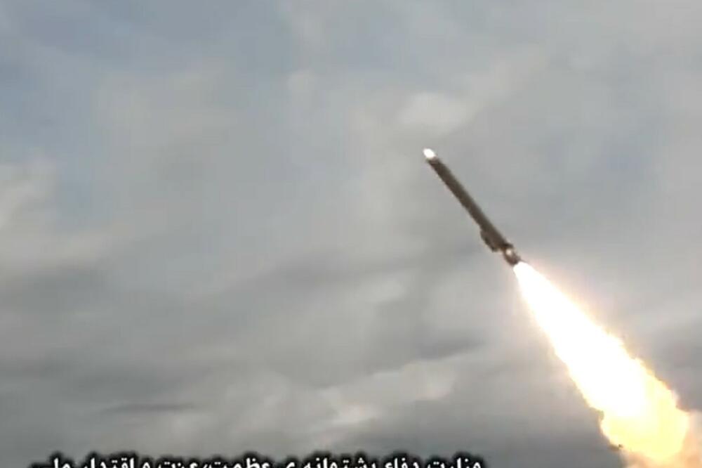 MASOVNI NAPAD NA IZRAEL! POČELA IRANSKA OSVETA? Hezbolah ispalio 50 raketa na izraelske položaje, Amerika šalje DODATNE TRUPE (VIDEO)