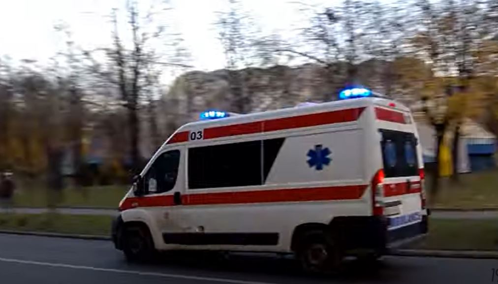 TEŠKA NESREĆA U ZEMUNU: Jedna osoba ima povrede glave, Hitna pomoć i vatrogasci na licu mesta