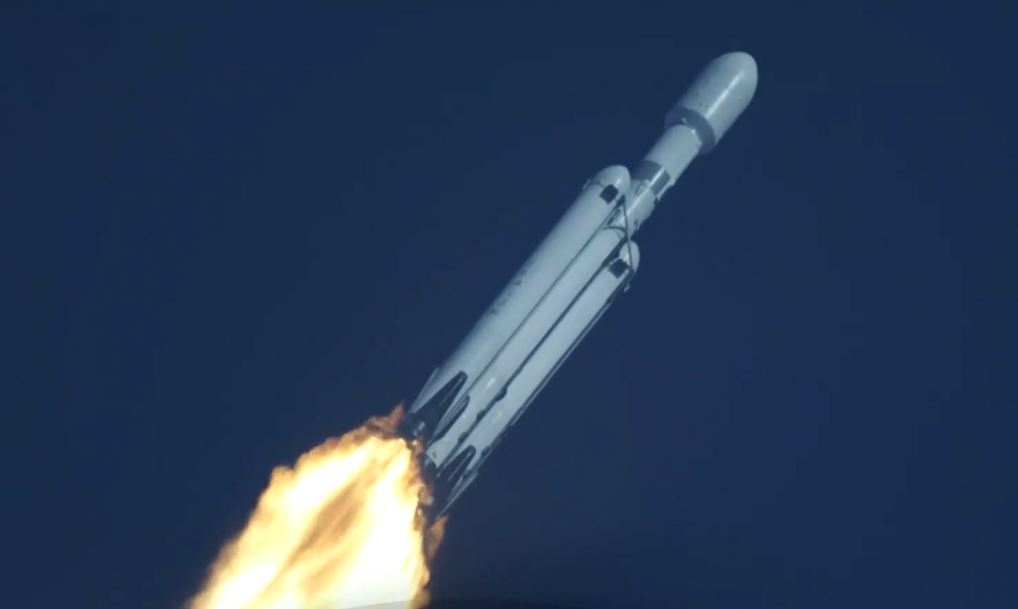 Spejs eks Ilona Maska lansirao je najmoćniju operativnu raketu koja je trenutno u funkciji! (VIDEO)