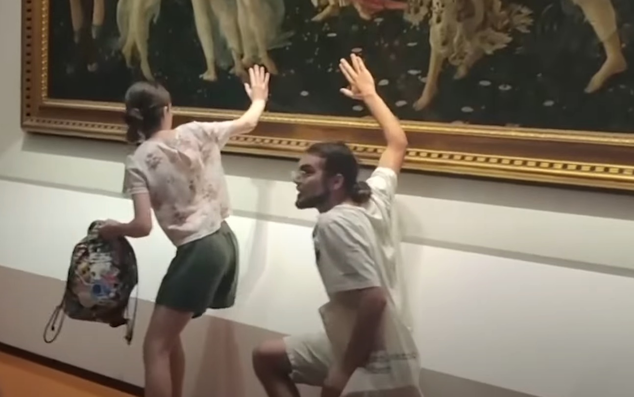 Klimatski aktivisti pokušali su da zalepe svoje ruke za remek delo italijanskog renesansnog slikara! (VIDEO)