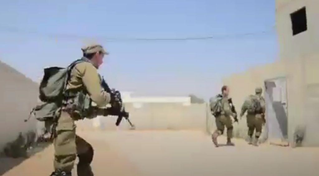 Izraelska vojska otpustila je iz službe četvoricu vojnika zbog bezrazložnog napada na Palestince! (VIDEO)