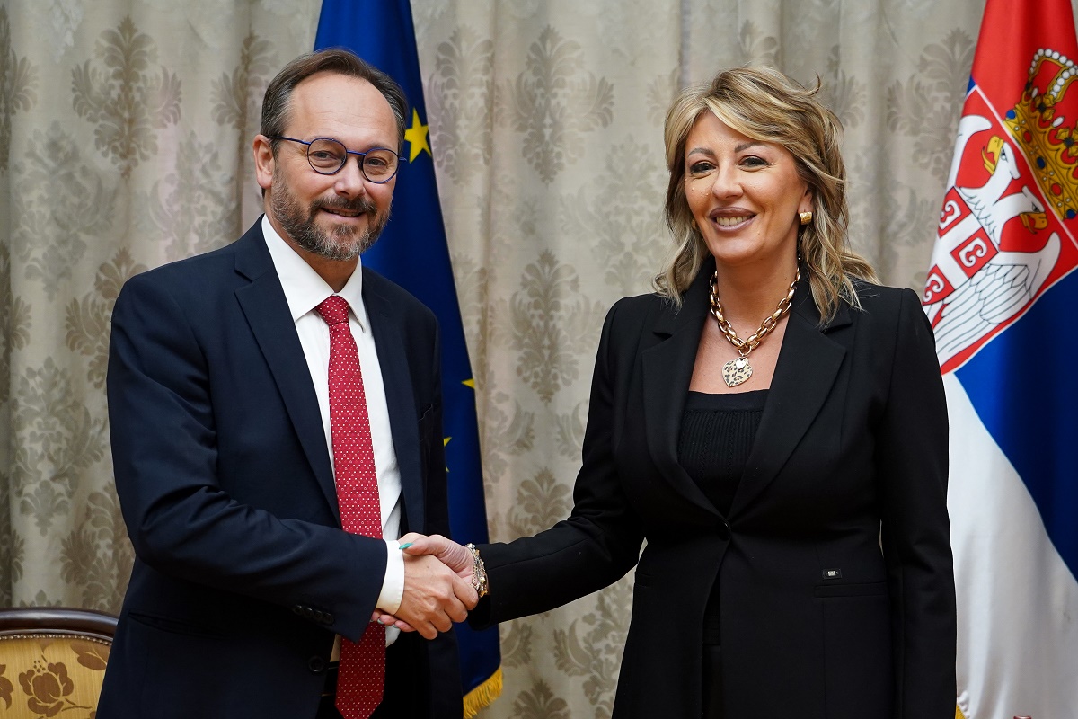 Ministarka za evropske integracije Jadranka Joksimović razgovarala je u Beogradu sa šefom Delegacije EU Emanuelom Žiofreom o pristupanju Srbije EU!