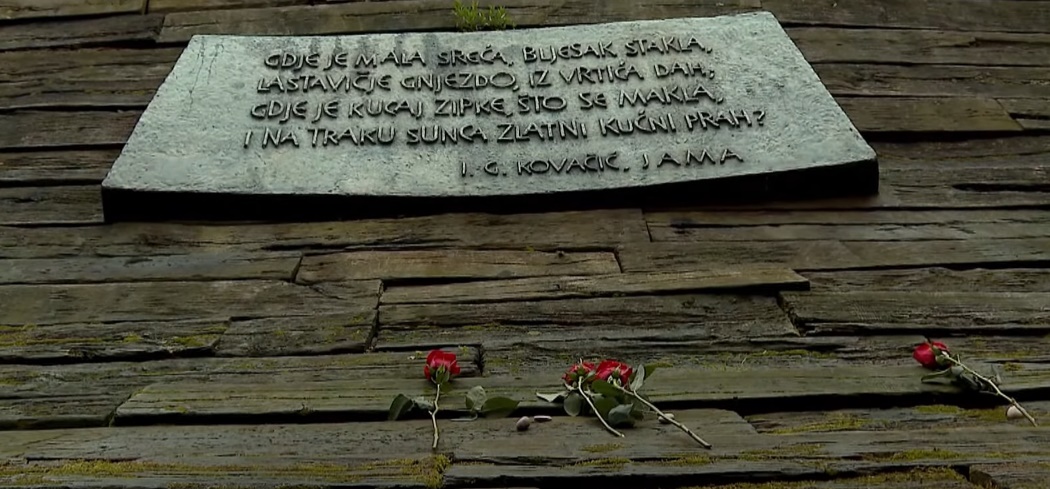 POLOŽILA CVEĆE ZA ŽRTVE Predsednica RS Željka Cvijanović obišla je Jasenovac na 77. godišnjicu proboja logoraša
