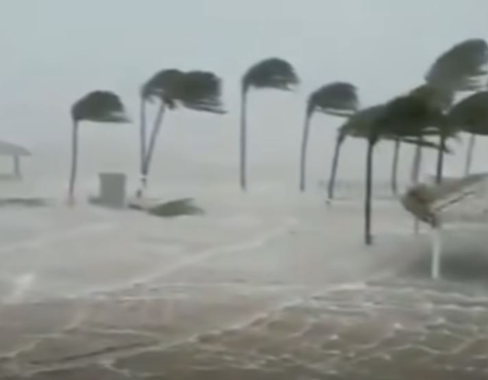 Uragan prve kategorije stigao do Jukatana