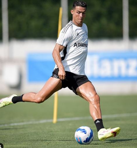 OVE "SPEKULACIJE" SU UZDRMALE SVETSKU JAVNOST: Kristijano Ronaldo menja Levandovskog u Bajernu!?