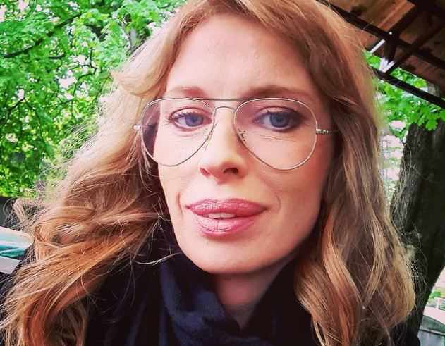 LINIJU DOVELA DO SAVRŠENSTVA! Srpska glumica uživa u ljubavi sa ambasadorom