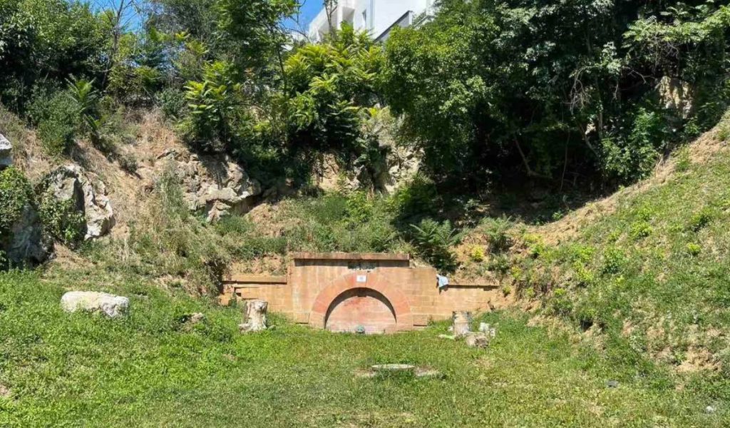 LISIČJI POTOK POSTAJE SPOMEN PARK: Vesić najavio uređenje spomenika palima u Drugom svetskom ratu (FOTO)