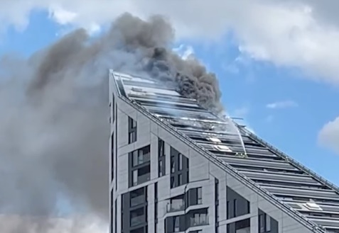 POŽAR U LONDONSKOJ VIŠESPRATNICI 80 vatrogasaca pokušava da obuzda vatrenu stihiju! (VIDEO)