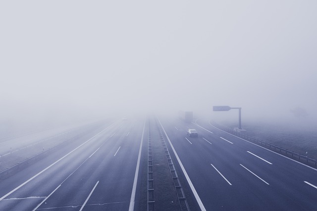 OPREZ VOZAČI, SMANJENA VIDLJIVOST NA STO METARA: Magla na deonicama auto-puteva E-75 i E-80, evo gde treba obratiti posebnu pažnju!