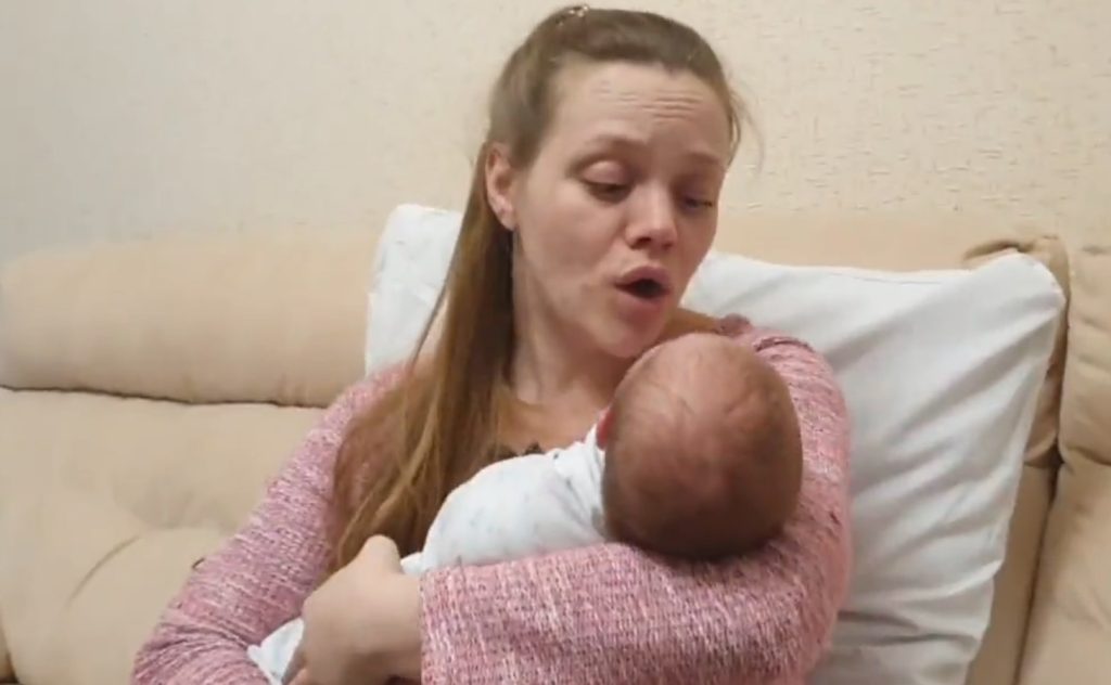 RUSI NISU BOMBARDOVALI PORODILIŠTE! Raskrinkana monstruozna laž Ukrajinaca, porodilja koja je navodno poginula sa bebom OTKRILA ISTINU (VIDEO)