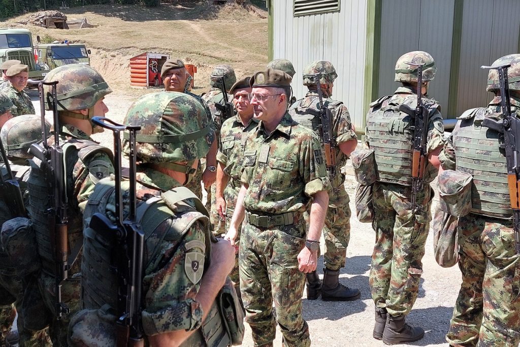 Načelnik Generalštaba general Milan Mojsilović obišao je deo snaga Vojske Srbije angažovanih na kontroli Kopnene zone bezbednosti!