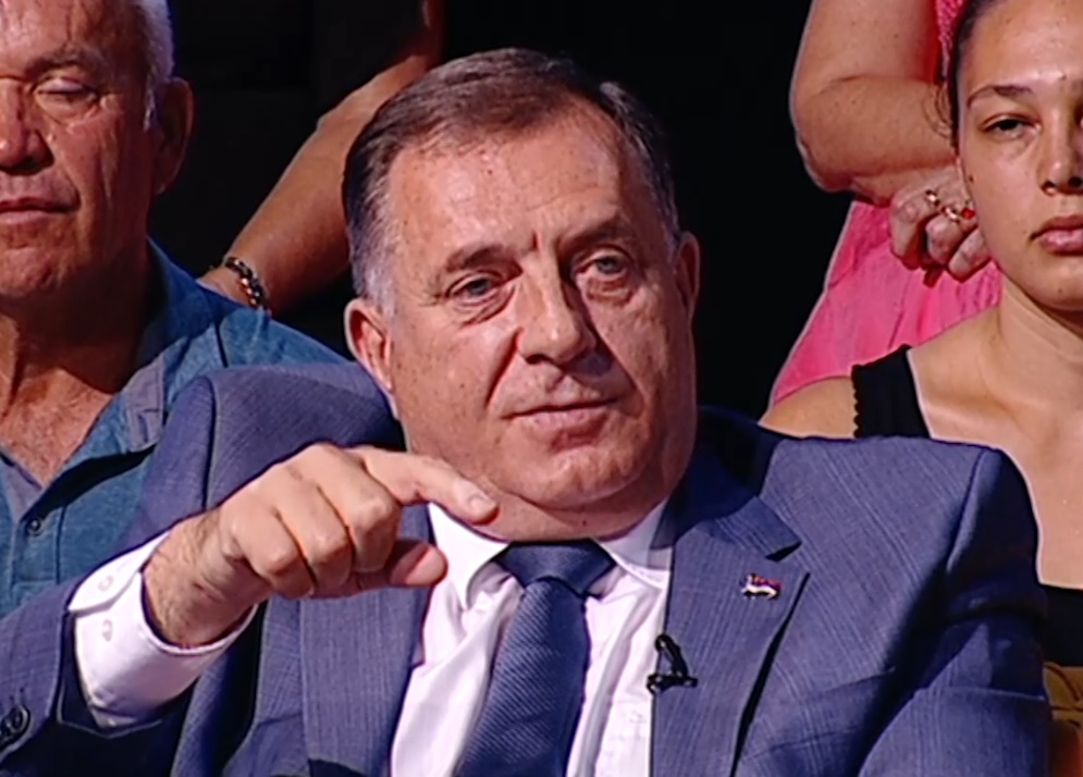 Milorad Dodik EKSKLUZIVNO ZA „ĆIRILICU“ o pokušaju da ga podmite:“Doneli su torbu i rekli: „Ovo je za vas“, trebalo je da kažem da ponuda Telekoma Srbije nije valjana“