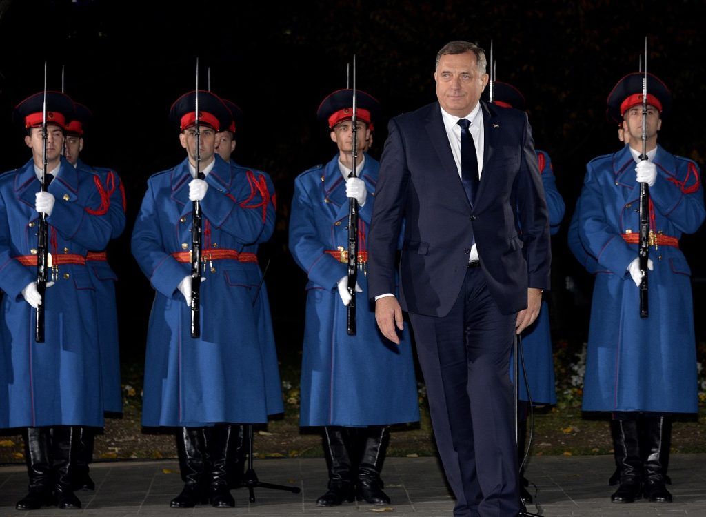 Novoizabrani predsednik Republike Srpske Milorad Dodik preuzeo je dužnost od dosadašnje predsednice Željke Cvijanović!