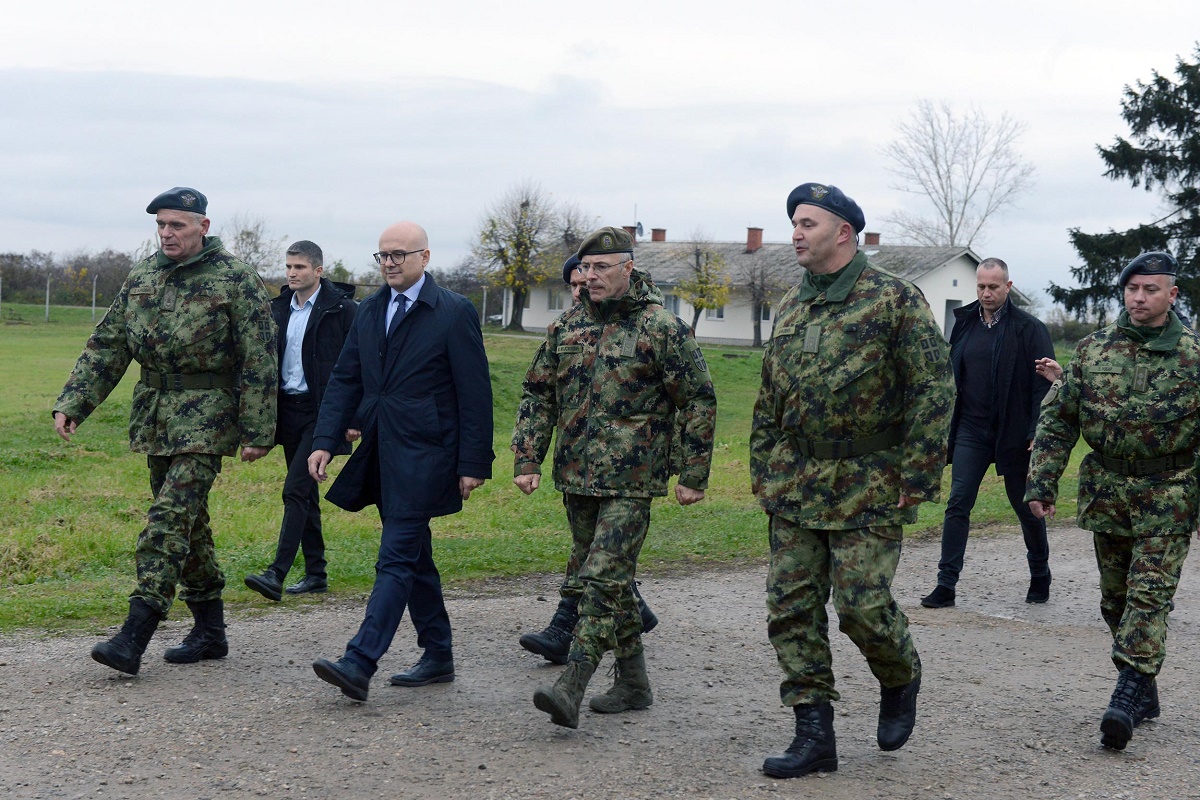 Ministar Vučević i general Mojsilović obišli dežurnu jedinicu 250. raketne brigade za PVD! (FOTO)