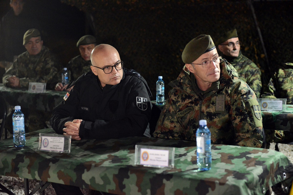 Ministar odbrane Miloš Vučević i načelnik Generalštaba general Milan Mojsilović obišli su Centar za obuku jedinica za multinacionalne operacije!