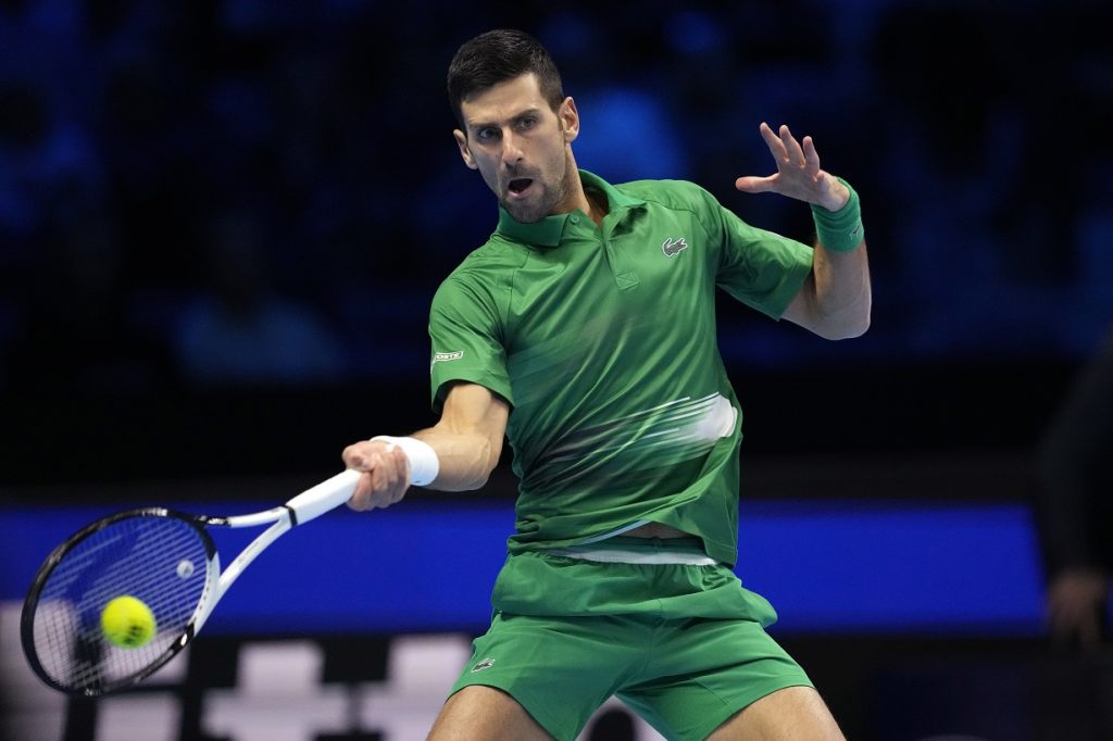 Novak Ðoković pobedom nad Stefanosom Cicipasom 6:4, 7:6 (7:4) započeo Masters u Torinu!