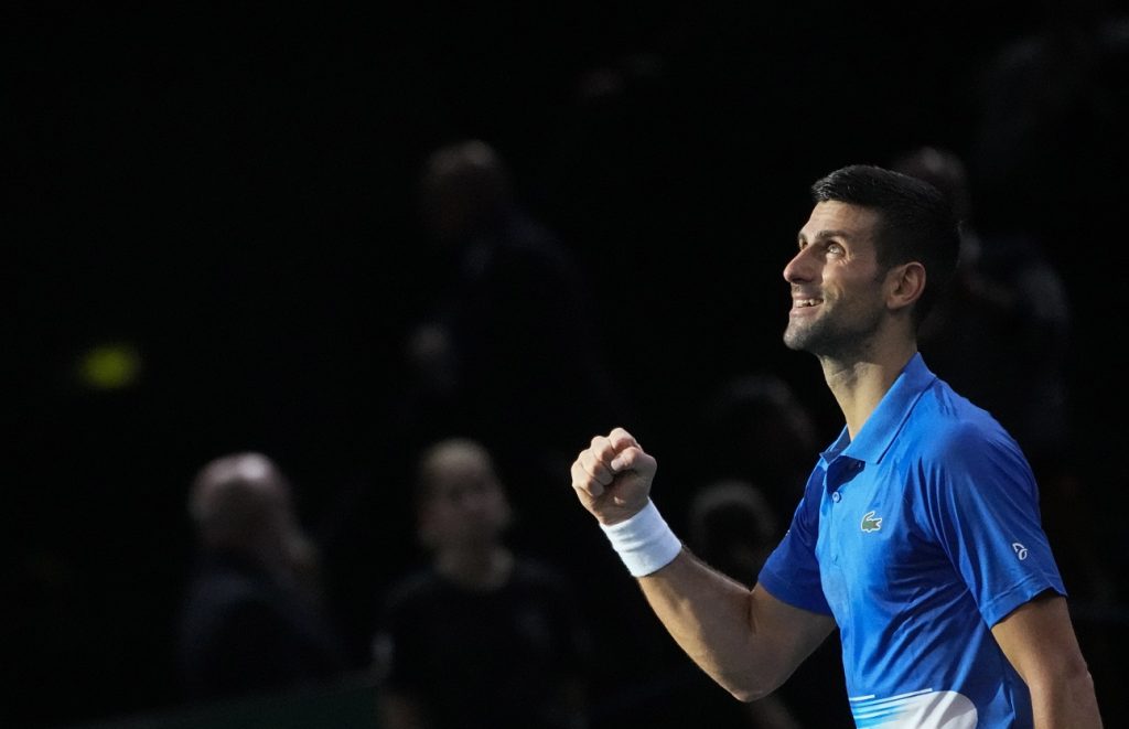 Novak Ðoković ekspresno je savladao Italijana Lorenca Muzetija 6:0, 6:3 i izborio plasman u polufinale Mastersa u Parizu!