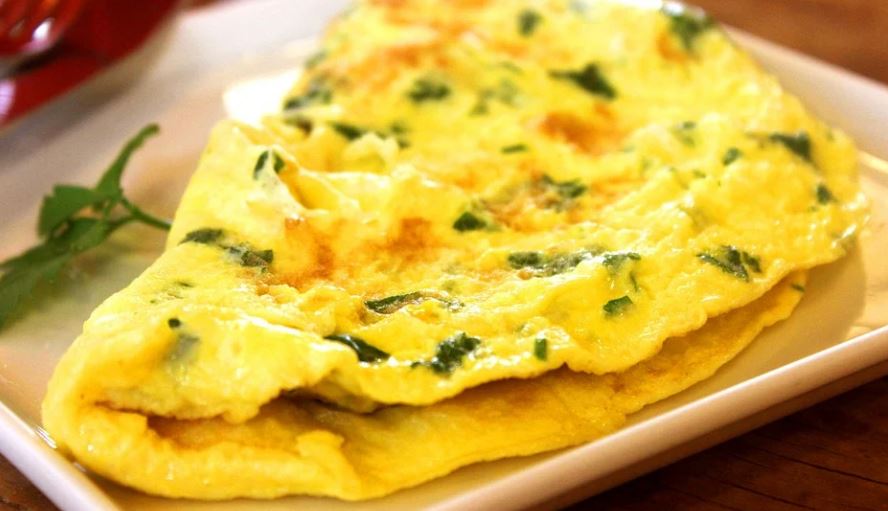 PREUKUSAN I ZDRAV DORUČAK: Omlet sa spanaćem i sirom, doza proteina za energičan početak dana