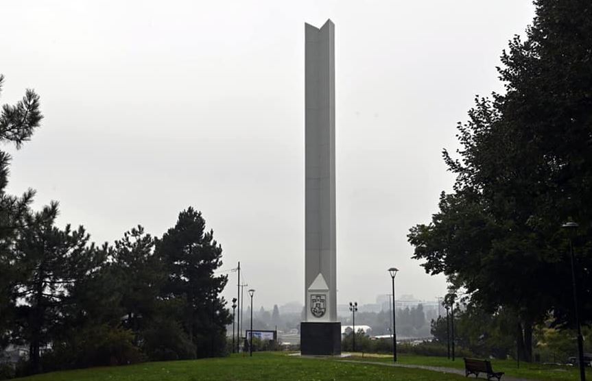 VESIĆ: Obnovljen obelisk na Brankovom mostu (FOTO)