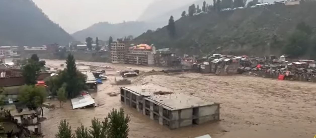 U Pakistanu od poplava poginulo skoro 1.000 ljudi!
