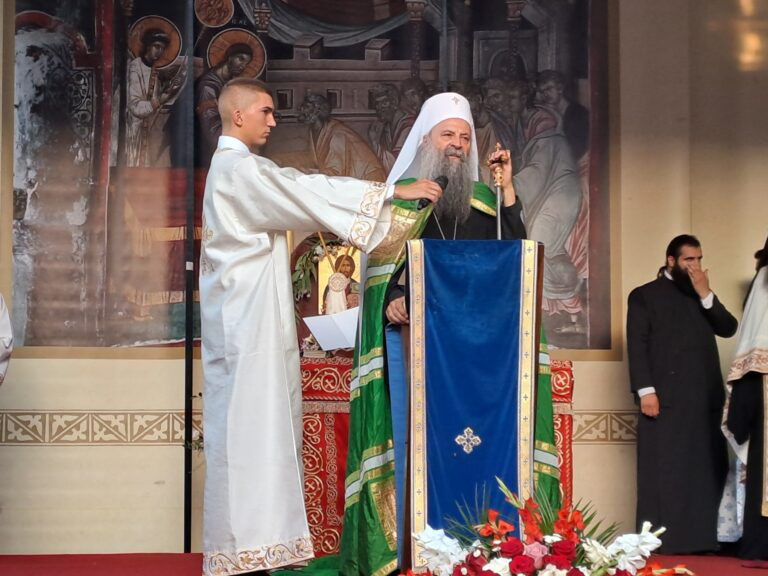 Patrijarh srpski Porfirije predvodio je u Herceg Novom večernju litiju povodom praznika Uspenja Presvete Bogorodice!