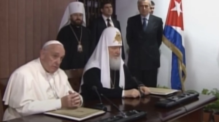 POGLAVARI HRIŠĆANSKIH CRKAVA ZA ISTIM STOLOM Moguć sastanak papa Franje i patrijarha moskovskog Kirila u Jerusalimu!