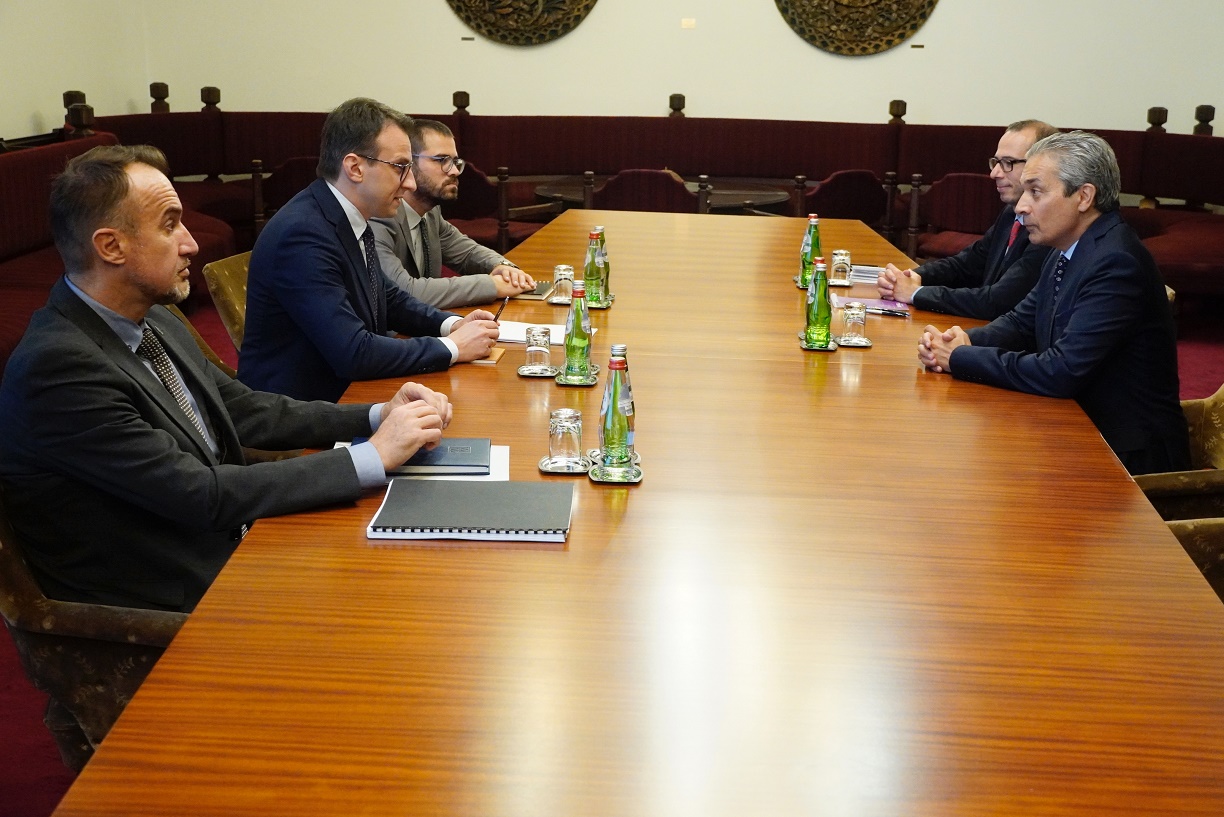 Petar Petković sastao se sa ambasadorom Turske u Srbiji Hamijem Aksojem sa kojim je razmenio mišljenja o dijalogu Beograda i Prištine!