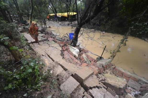 POPLAVE U INDIJSKOJ DRŽAVI UTAR PRADEŠ: Opšti kolaps