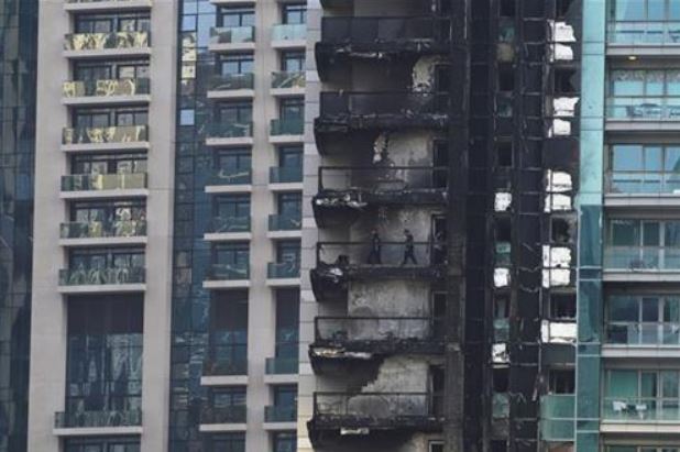DIM OKO BURDŽ KALIFE: Zapalila se zgrada blizu najvišeg nebodera u Dubaiju