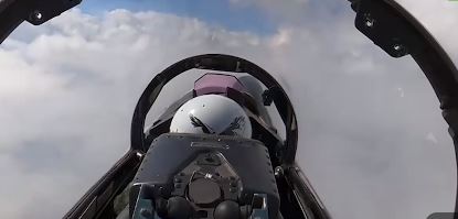 Snimak kako ruski lovci uništavaju ukrajinski avion MiG-29 (VIDEO)