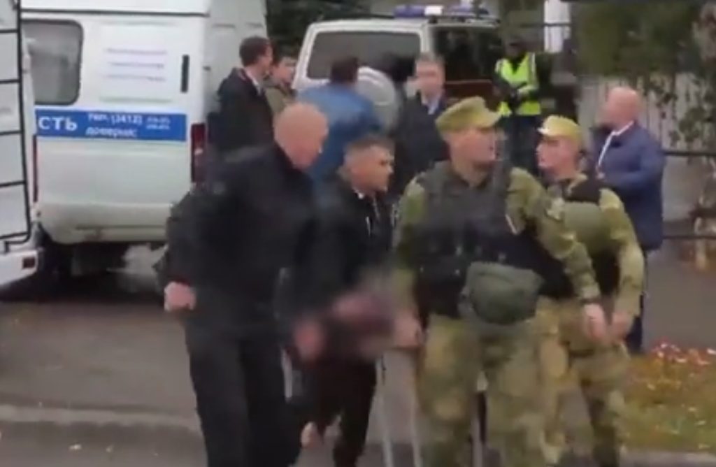 HOROR U RUSIJI Naoružani napadač ubio 15 ljudi, među kojima je 11 dece i ranio 24 osobe u školi koju je nekada i sam pohađao!