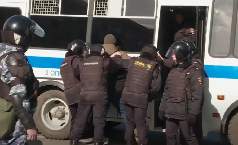 RUSKA POLICIJA POHAPSILA OPOZICIONE AKTIVISTE: Sprečen najavljeni skup