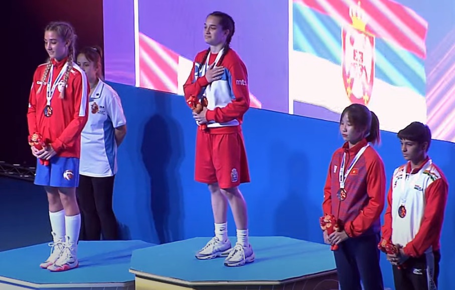 Juniorska svetska i evropska šampionka u boksu Sara Ćirković debitovala je u seniorskoj konkurenciji i osvojila bronzanu medalju!